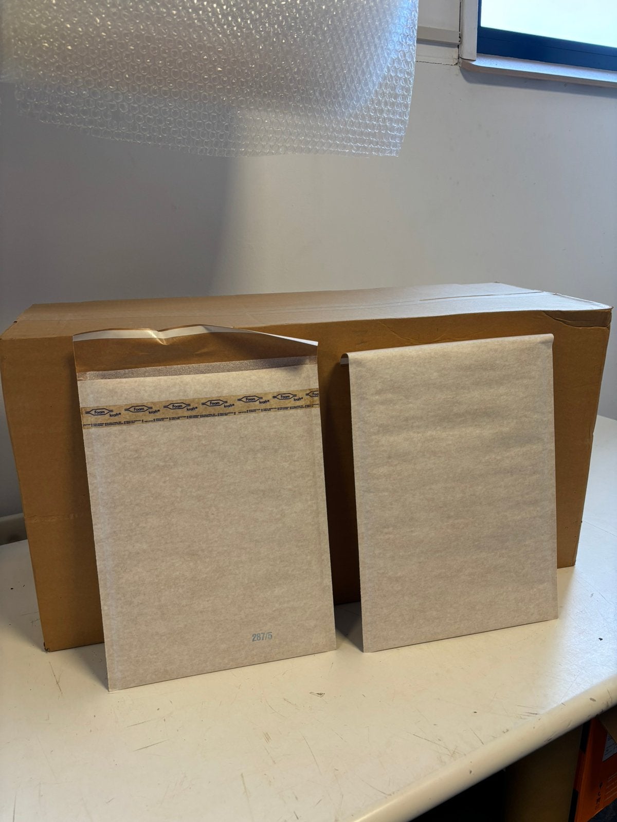 125 Foamkraft verzendenveloppen 26.5 x 37 cm binnen afmeting, Ophalen of Verzenden, Envelop