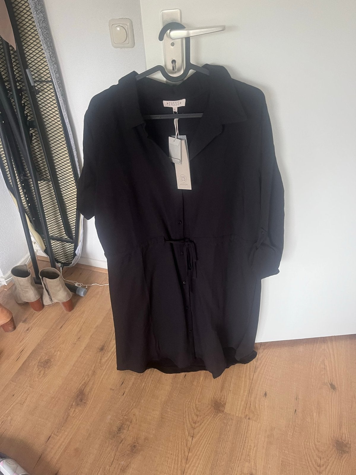 Zwarte blousejurk van Zuss- Nieuw met kaartje, Kleding | Dames, Zwart, Maat 42/44 (L), Nieuw, Ophalen of Verzenden