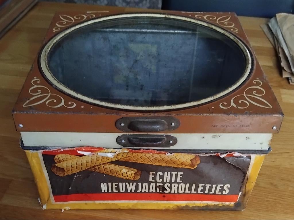 Vintage blikken trommel 'Echte Nieuwjaarsrolletjes', Antiek en Kunst, Ophalen