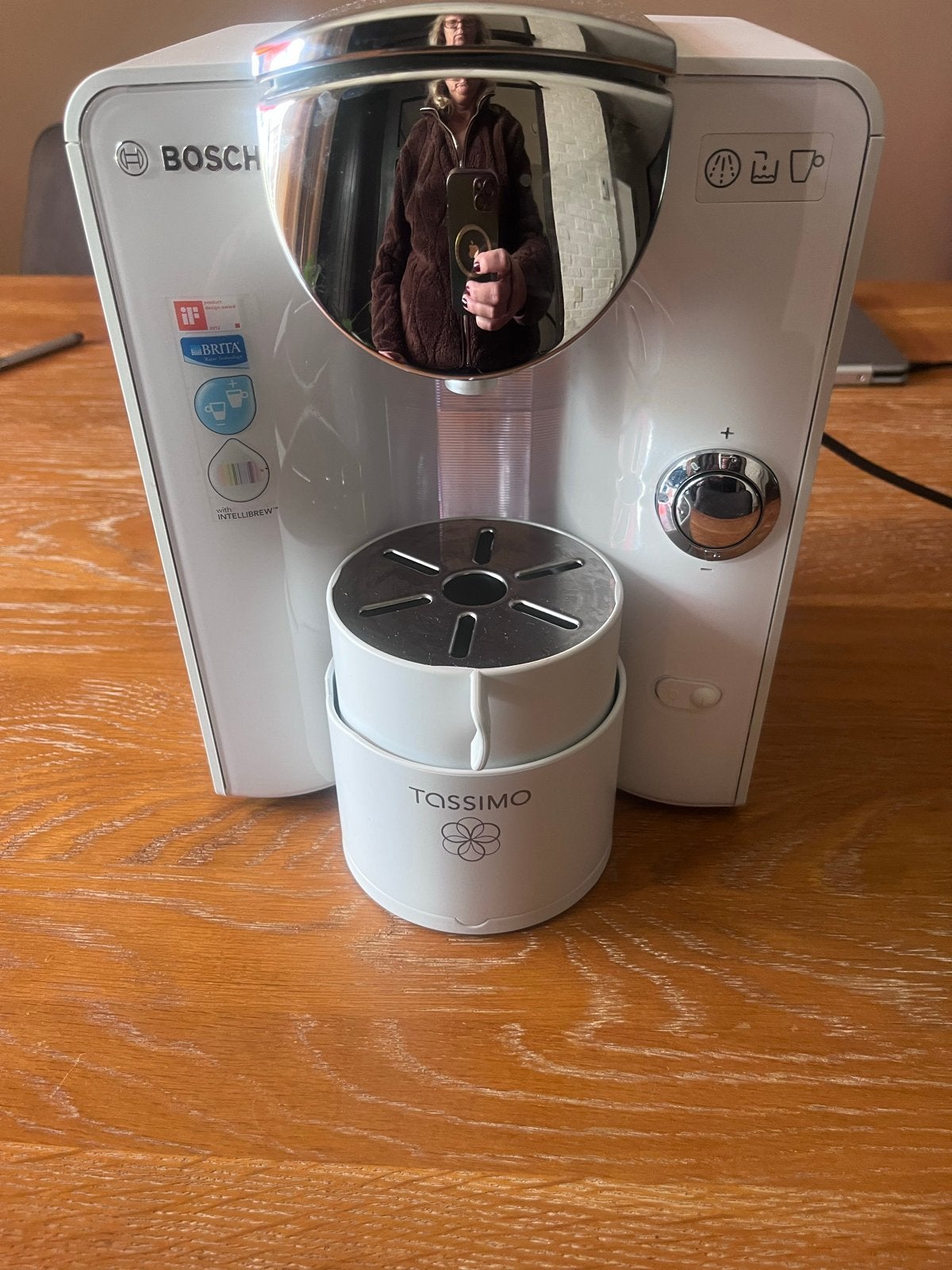 Bosch Tassimo met Brita filter + 27 x Latte Macchiato, Ophalen, Gebruikt, Koffiemachine, 2 tot 4 kopjes