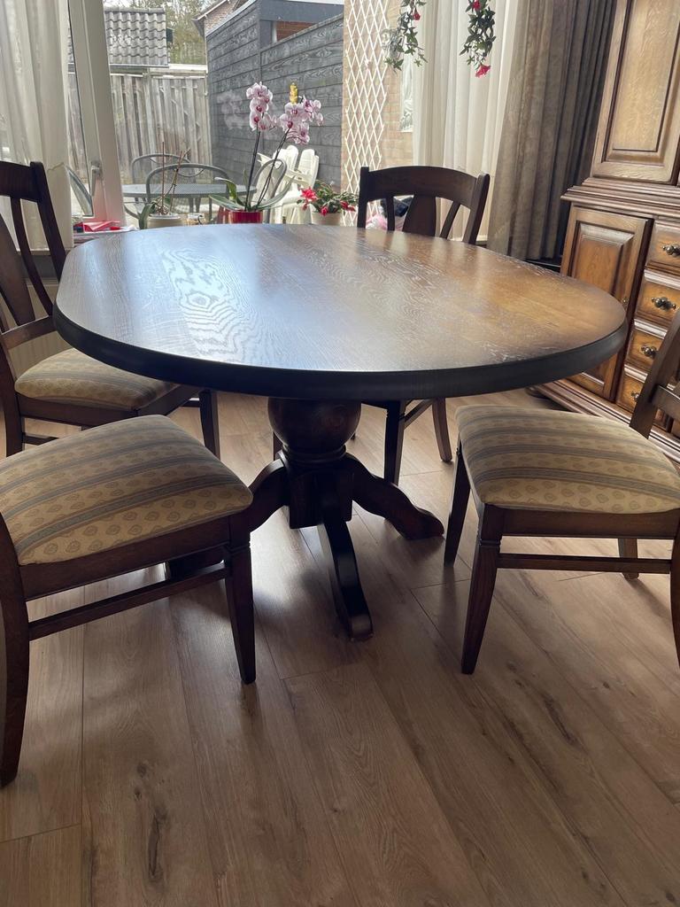 Ovale eettafel met middenpoot, Gebruikt, 100 tot 150 cm, Vier personen, Ovaal