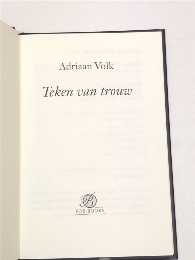Teken van Trouw — Adriaan Volk, Literaire Juweeltjes 2023, Ophalen of Verzenden, Gelezen