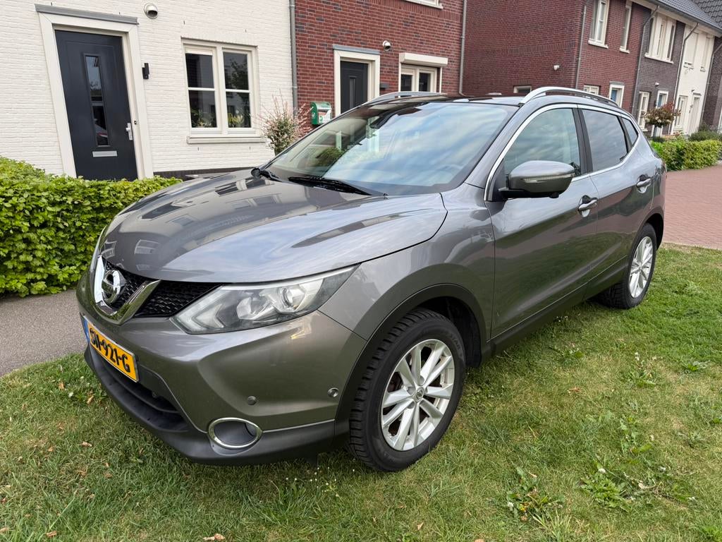 Nissan Qashqai 1.2 Tekna | Pano | 360 Camera | Trekhaak, Voorwielaandrijving, Euro 5, Zwart, 4 cilinders
