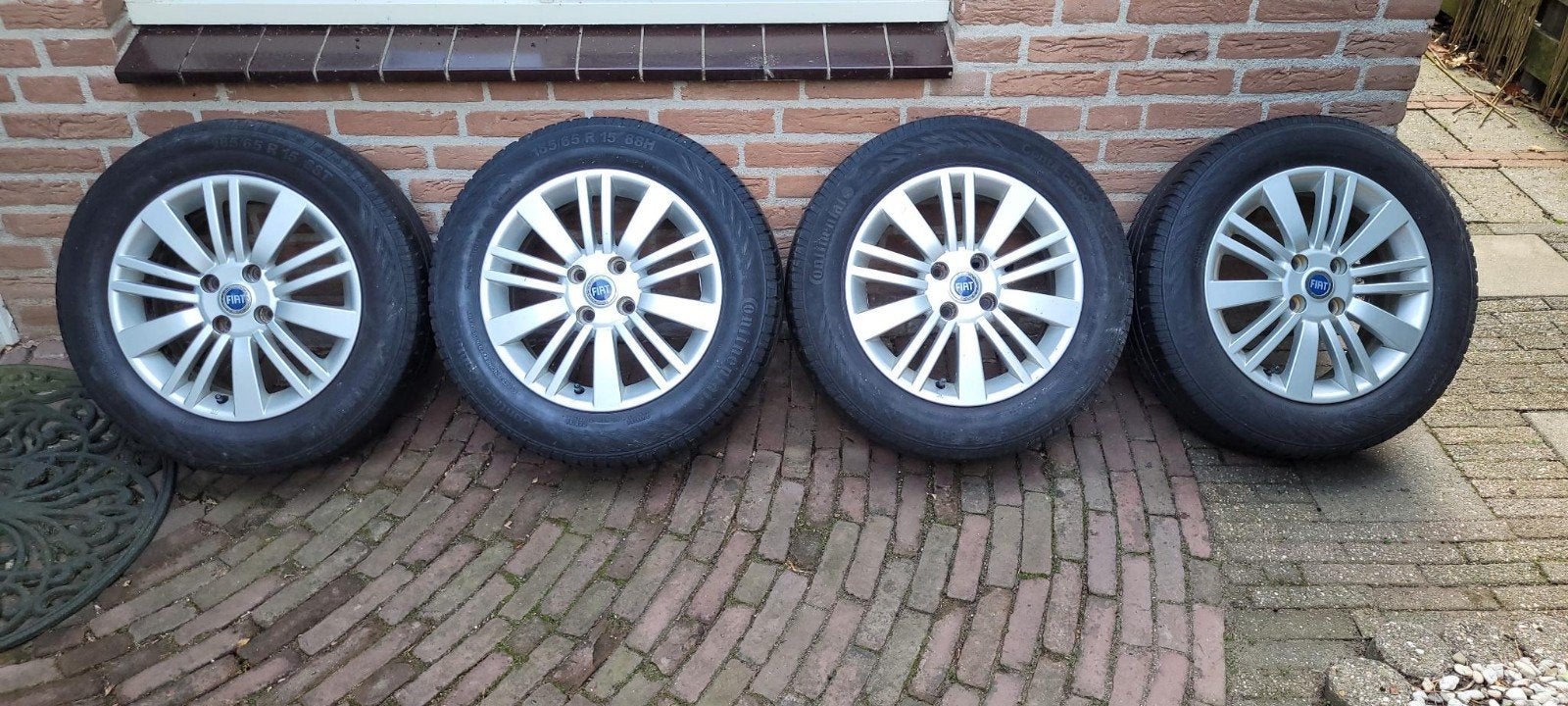 Originele Fiat Grande Punto velgen En set winterbanden, Auto-onderdelen, Gebruikt, 15 inch, Banden en Velgen, Personenwagen