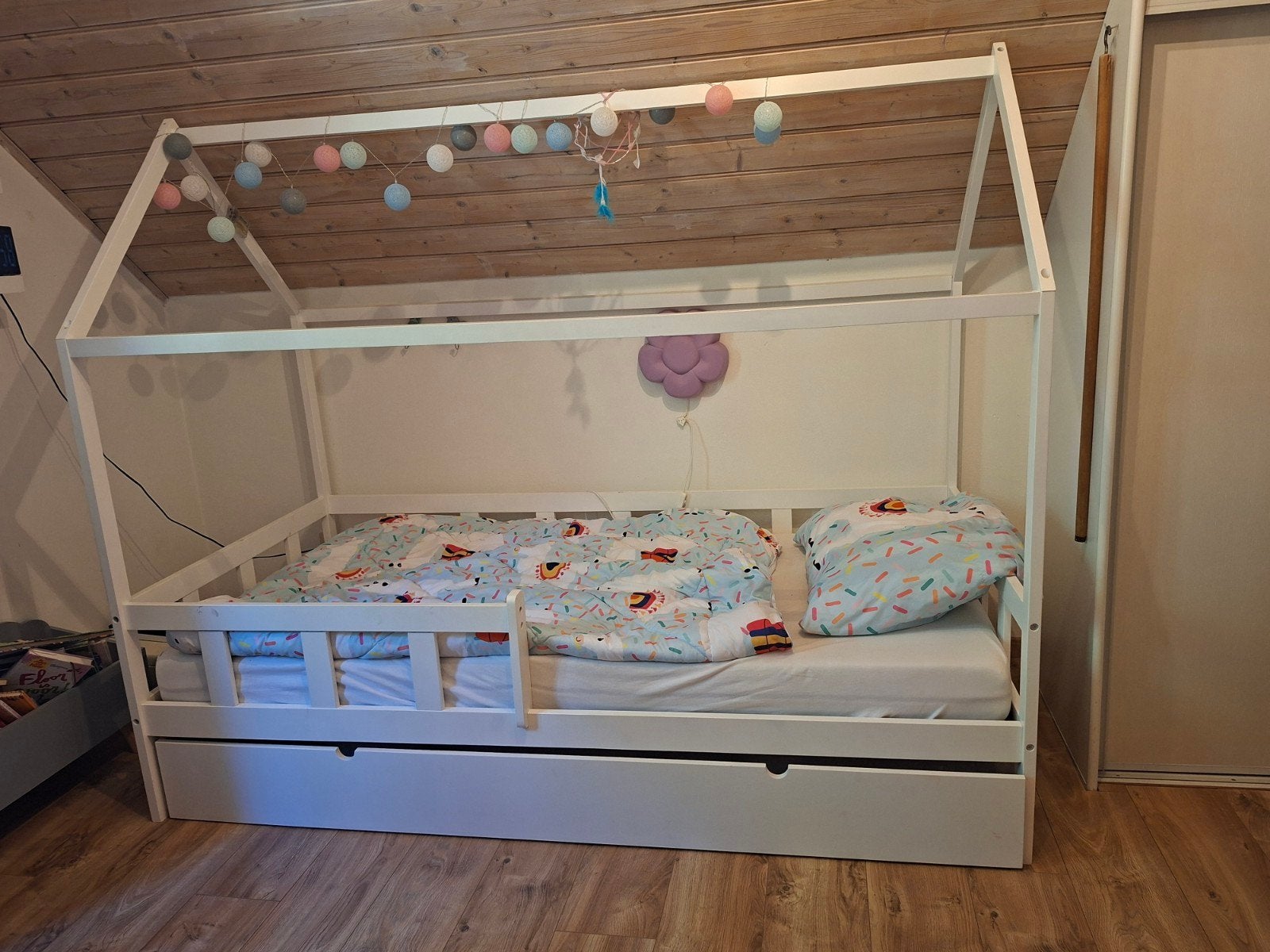 Kiinderbed 'huisje', Ophalen, 180 cm of meer, 85 tot 100 cm, Matras