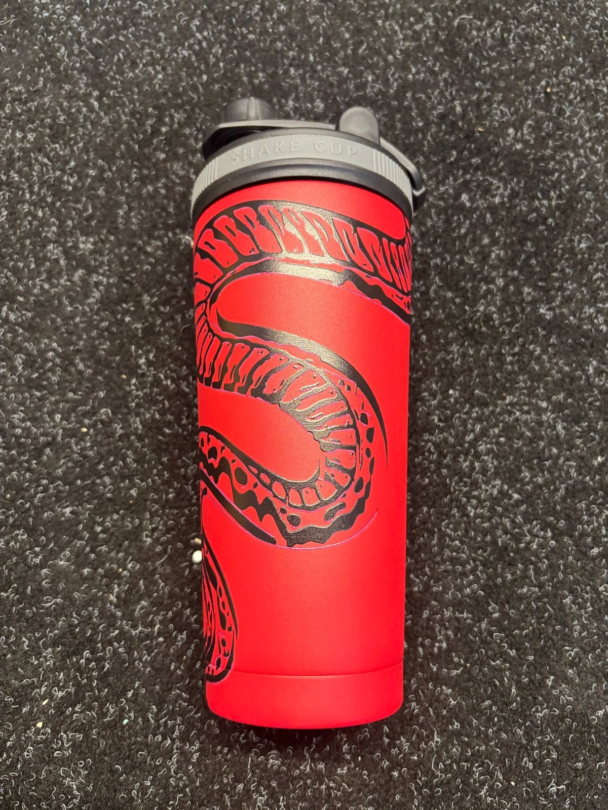 Shake Cup 500ml - Rood met Slang Design, Sport en Fitness, Ophalen of Verzenden, Nieuw, Overige typen