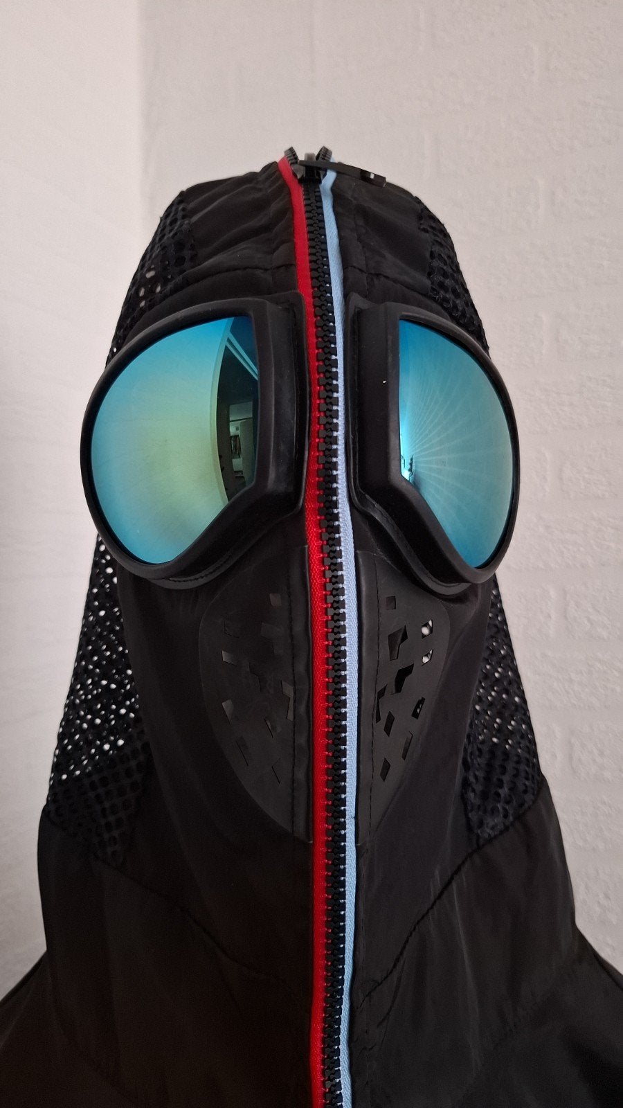 Zwart ski jack met capuchon en ingebouwde zonnebril, Maat 38/40 (M), Zwart, Ophalen of Verzenden, Onbekend