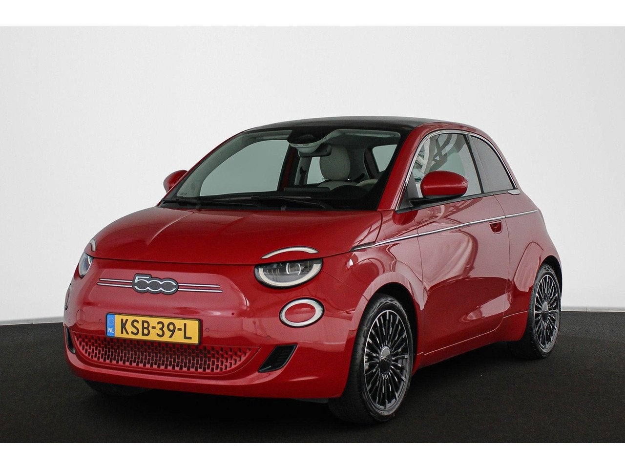 Fiat 500E La Prima 42 kWh Pano Leder Stoelverwarming JBL Cam, Auto's, Automaat, Gebruikt, 118 pk, 4 stoelen
