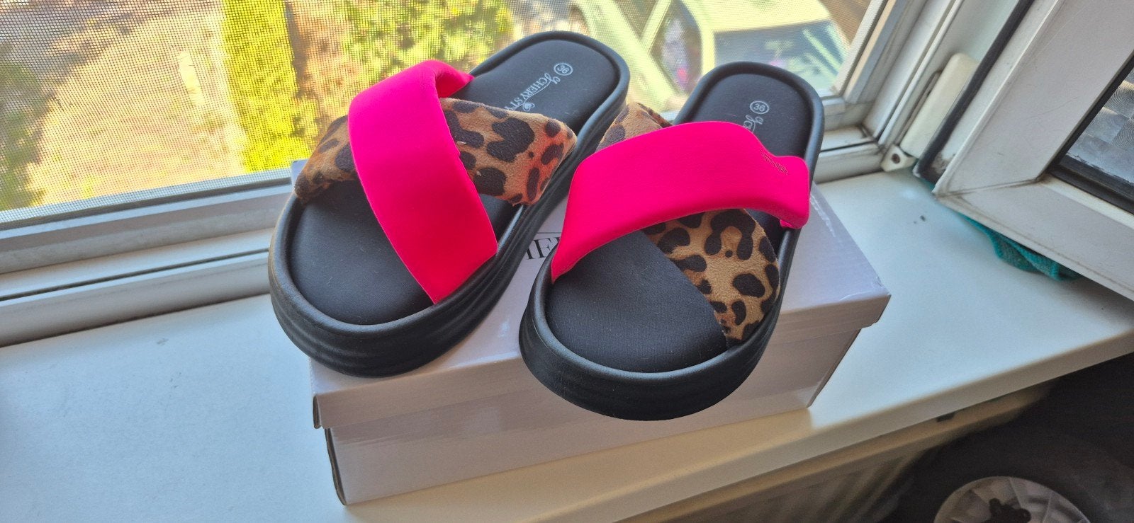 Nieuwe Slippers maat 36, Ophalen of Verzenden, Nieuw