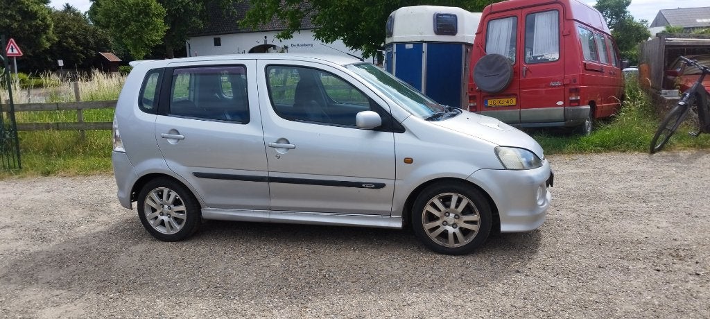 Daihatsu YRV 1.3 Turbo Automaat 2003 Grijs, Auto's, Stof, 4 cilinders, 129 pk, 1000 kg
