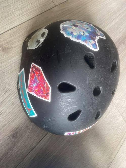Zwarte skatehelm essentials s/m zwart helm skate, Ophalen of Verzenden, Gebruikt, Kinderen