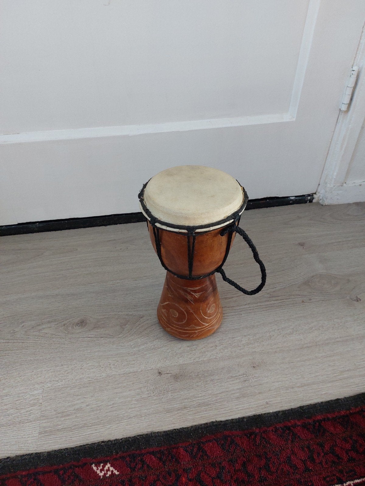 Handgemaakte houten djembé met geitenleer, Ophalen of Verzenden