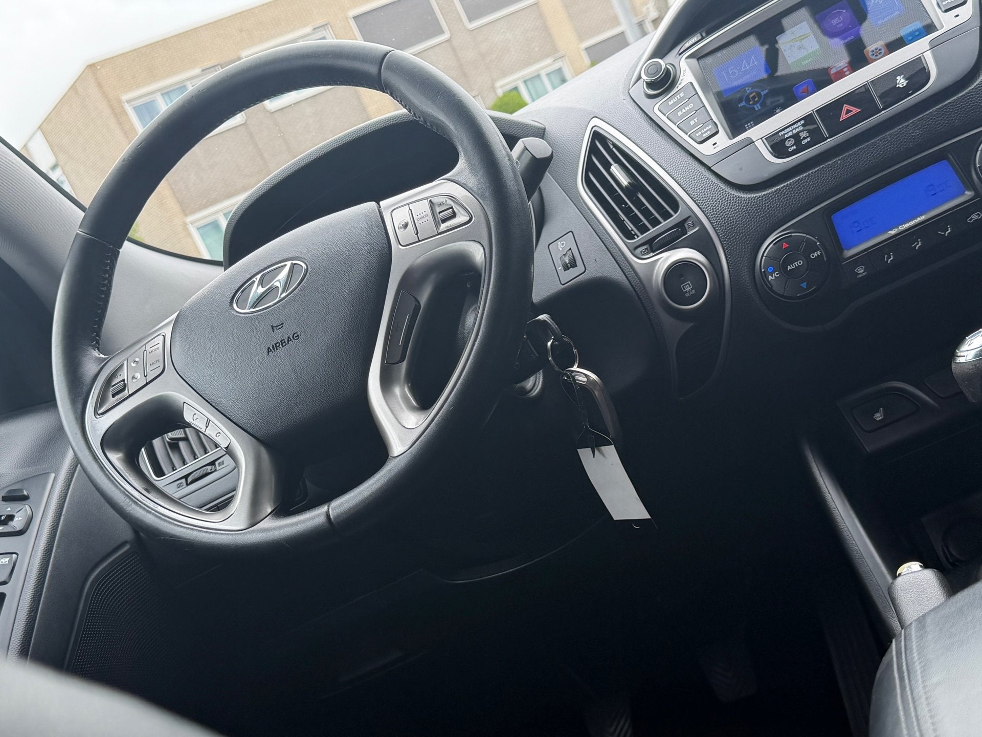 Hyundai Ix35 2.0i Style - Black Pearl - Leder/Multimedia/Tre, Auto's, Hyundai, Zwart, 4 cilinders, Leder, Handgeschakeld