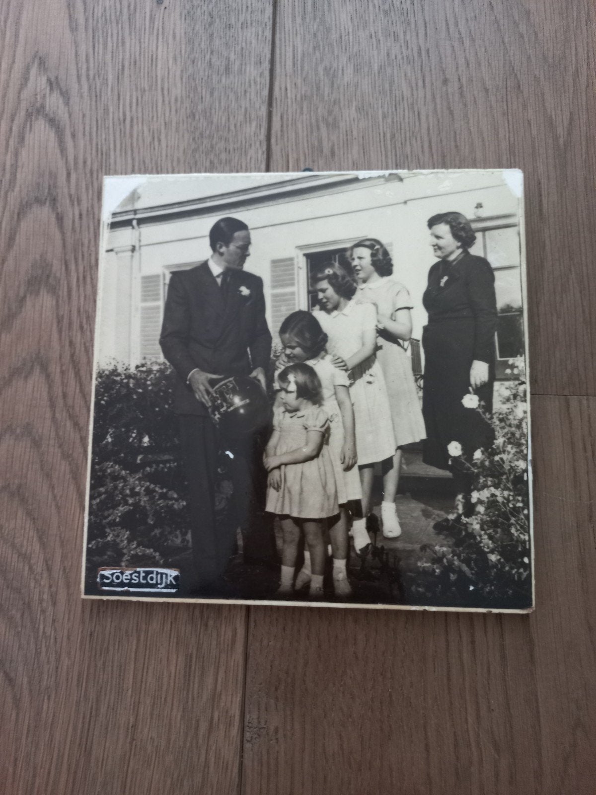 Tegel met Koninklijke Familie van Nederland No. 1, Ophalen of Verzenden