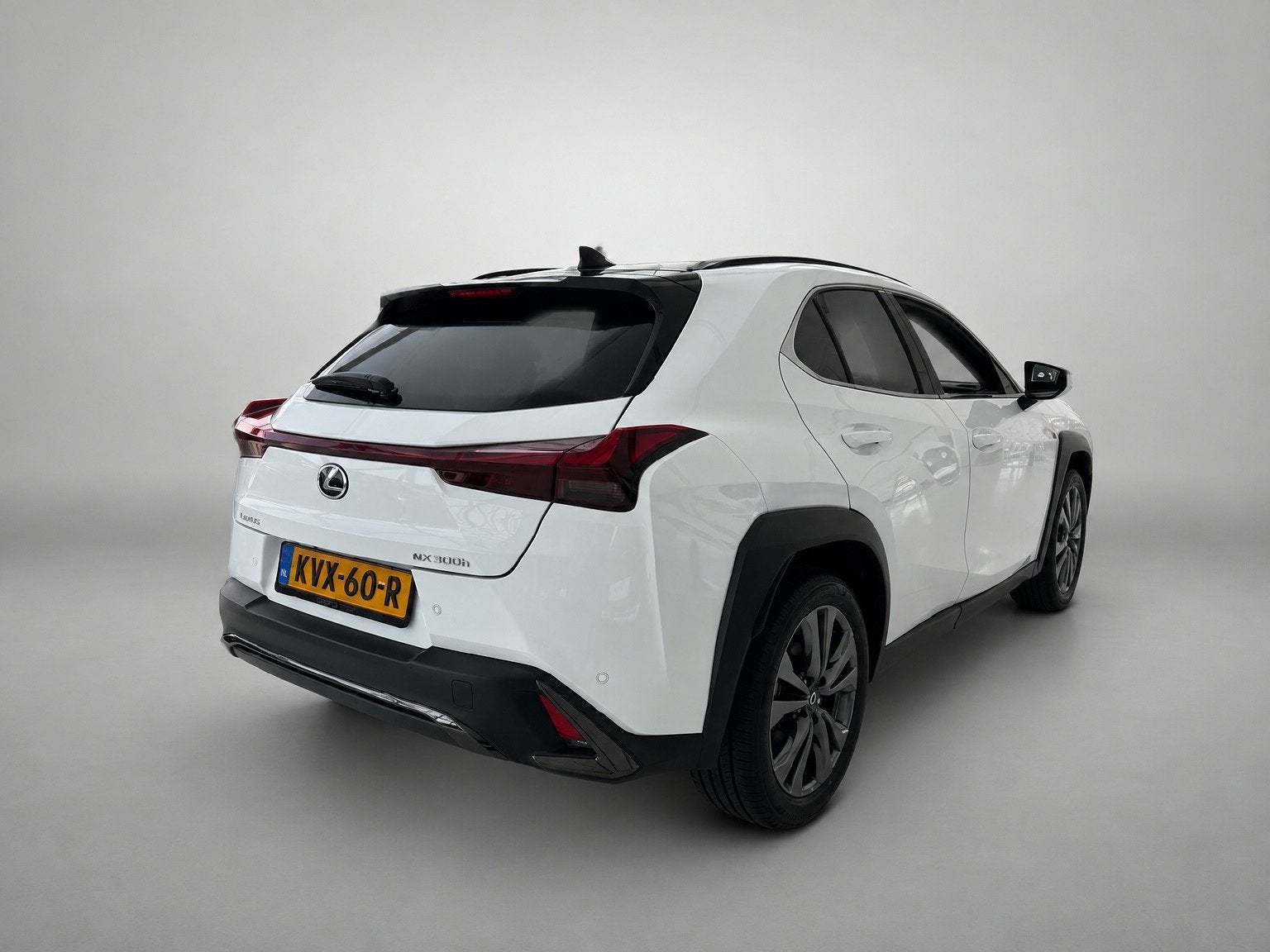 Lexus UX 300h Ultimate Edition | NL-Auto | Stoel & Stuurverw, Dealer onderhouden, Gebruikt, 4 cilinders, Met garantie (alle)