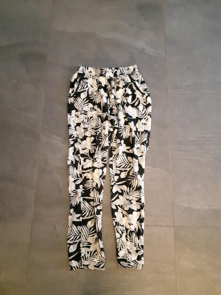 dunne zomer broek als nieuw! XS 34, Kleding | Dames, Broeken en Pantalons, Ophalen, Wit, Zo goed als nieuw, Maat 34 (XS) of kleiner
