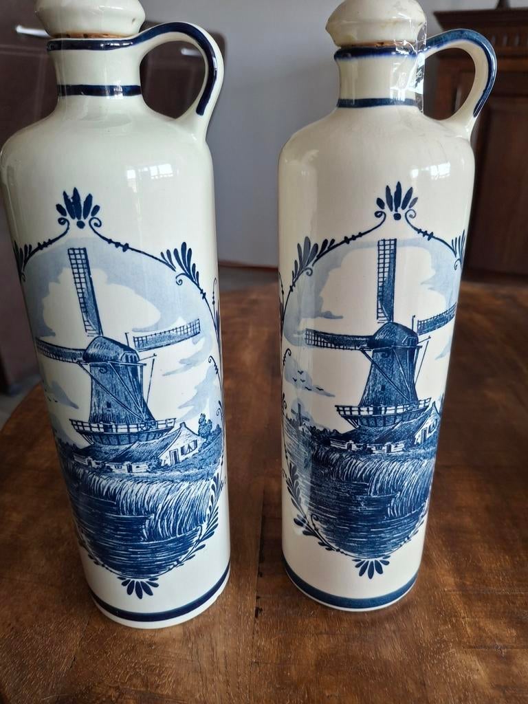 Set van 2 originele Bols Delfts Blauwe karaffen met molen, Ophalen