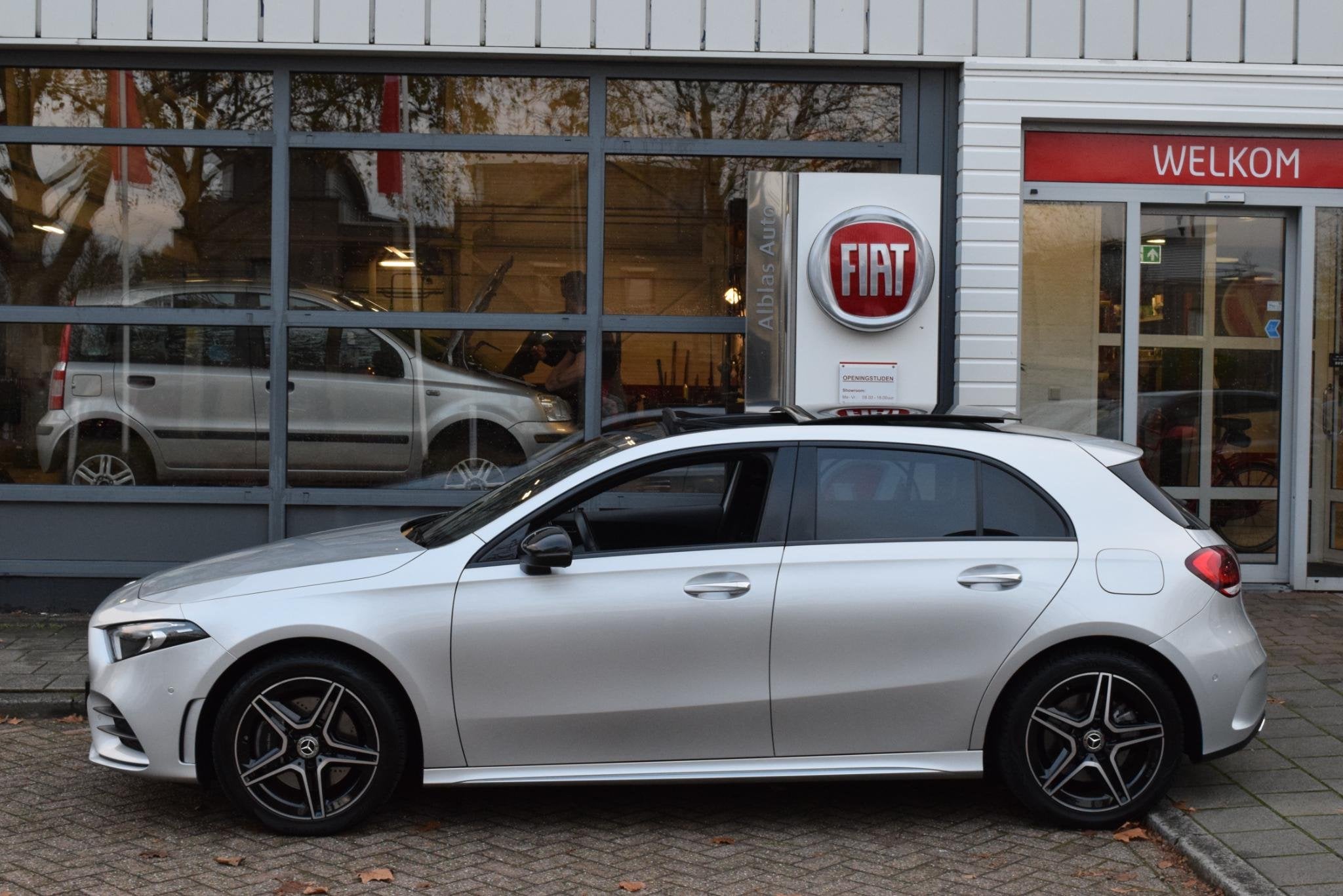Mercedes-Benz A-klasse 250 e AMG Line|OrigNL|Pano|Sfeer|Came, Auto's, Gebruikt, Euro 6, 16 kWh, Leder en Stof