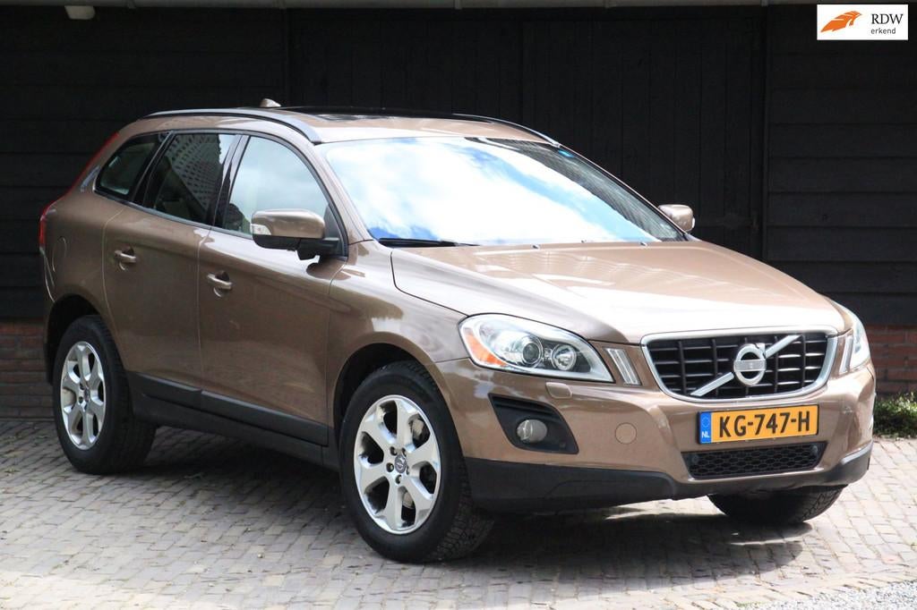 Volvo XC60 3.0 T6 AWD Momentum Panorama,Elek-dak/Xenon/Leer/, Auto's, Volvo, Automaat, Euro 5, Gebruikt, 2953 cc