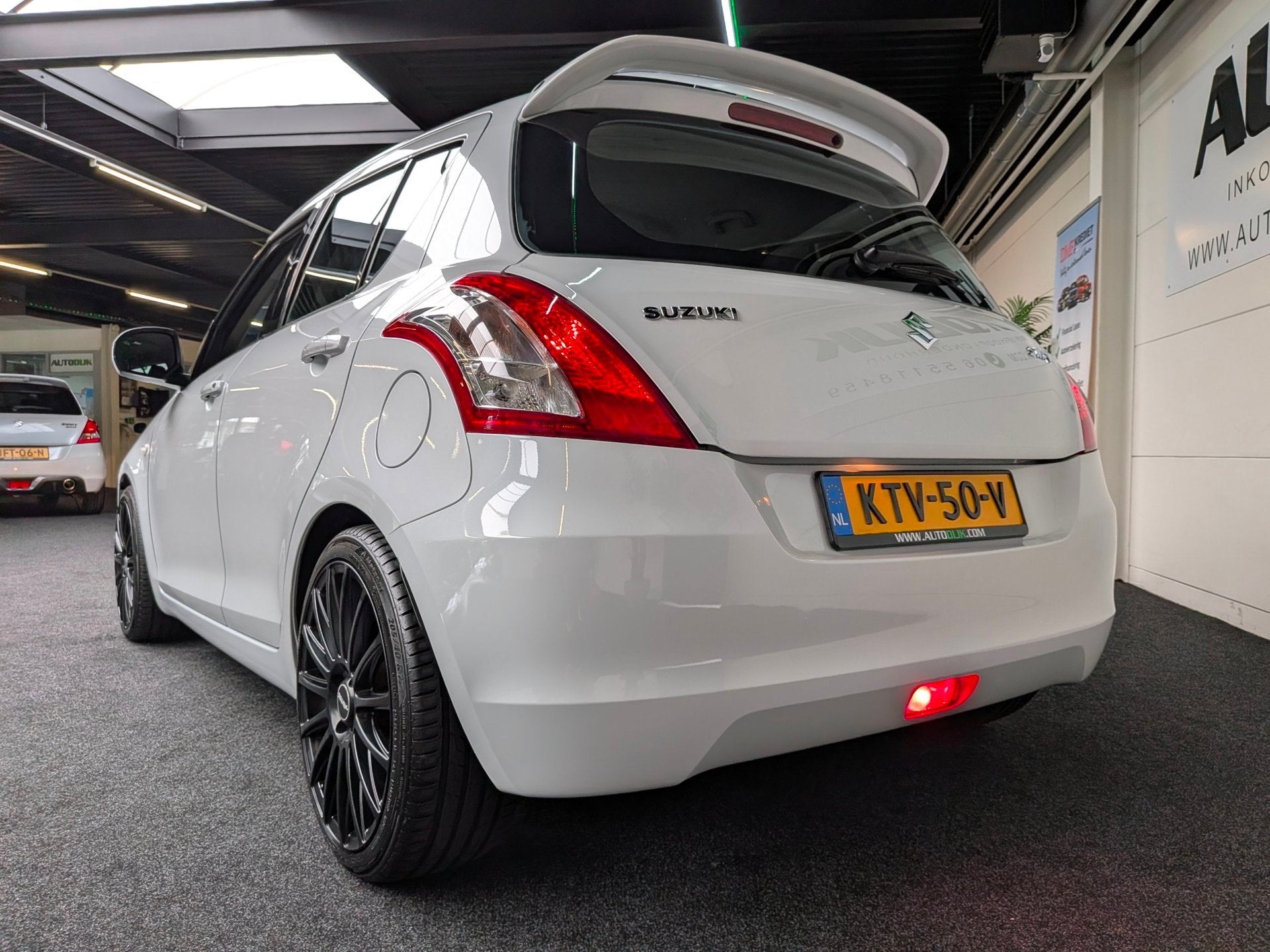Suzuki SWIFT 1.2 Black&White Edition | *Carplay, Voorwielaandrijving, Stof, Gebruikt, 4 cilinders
