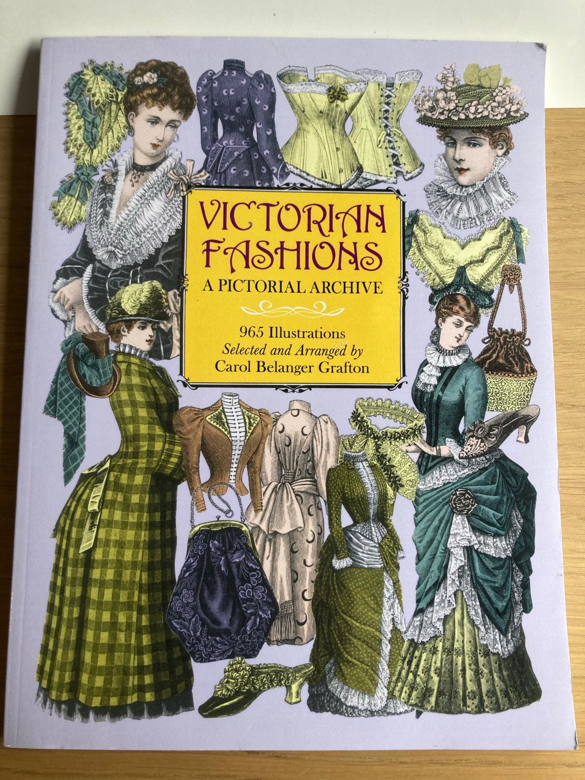 Victorian Fashions: A Pictorial Archive, 19e eeuw, Overige gebieden, Ophalen of Verzenden, Zo goed als nieuw