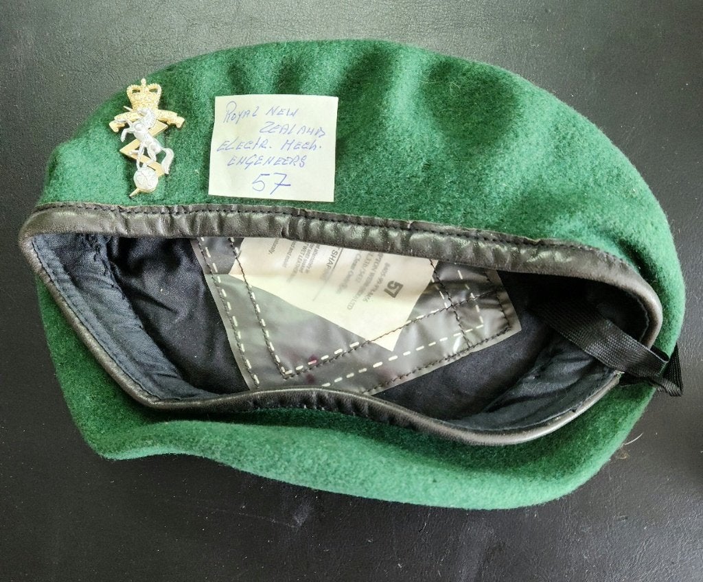 Baret 16 Royal New Zealand Engeniers, Ophalen of Verzenden, Landmacht, Engeland, Embleem of Badge