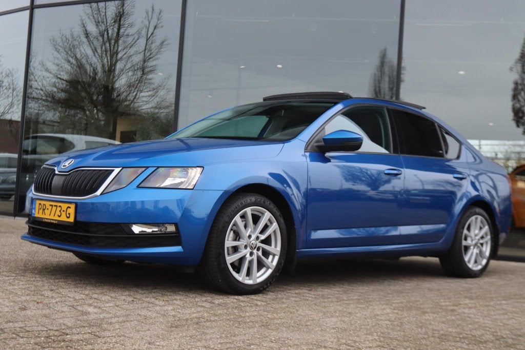 SKODA OCTAVIA 1.0 TSI GT AMBITION BUSINESS | PANO | CARPLAY, Auto's, Stof, Gebruikt, Automatische klimaatregeling, Blauw
