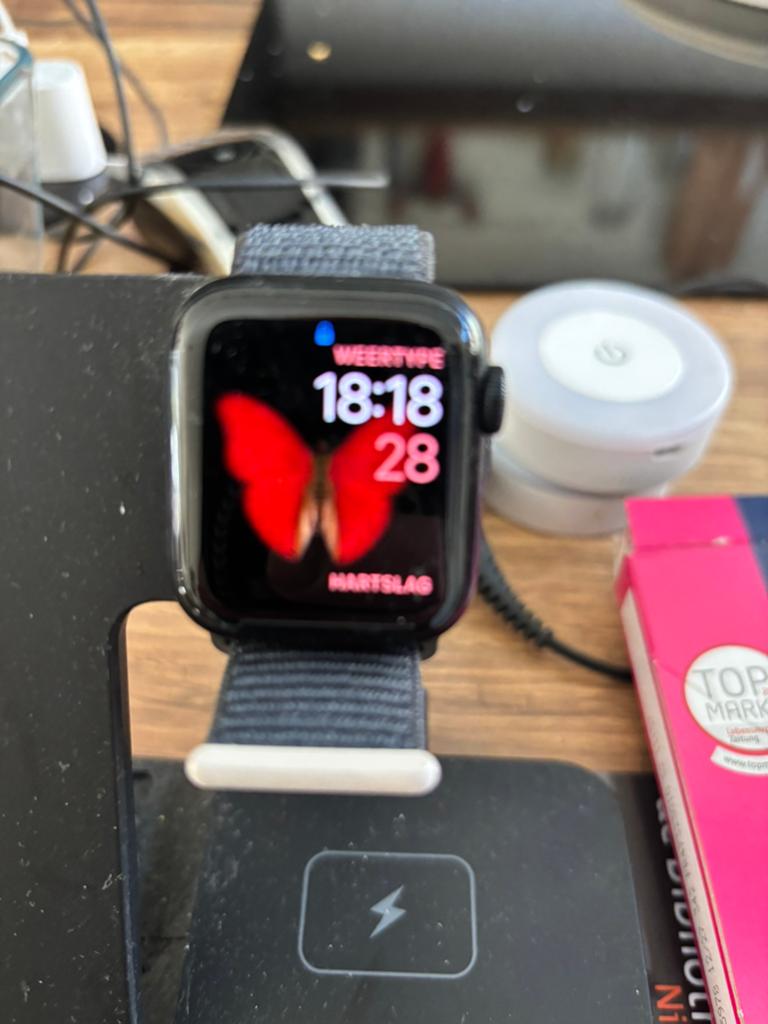Apple Watch SE (2e gen) GPS + Cellular 40mm ZGAN, Sieraden, Tassen en Uiterlijk, Smartwatches, Ophalen, GPS, Zo goed als nieuw
