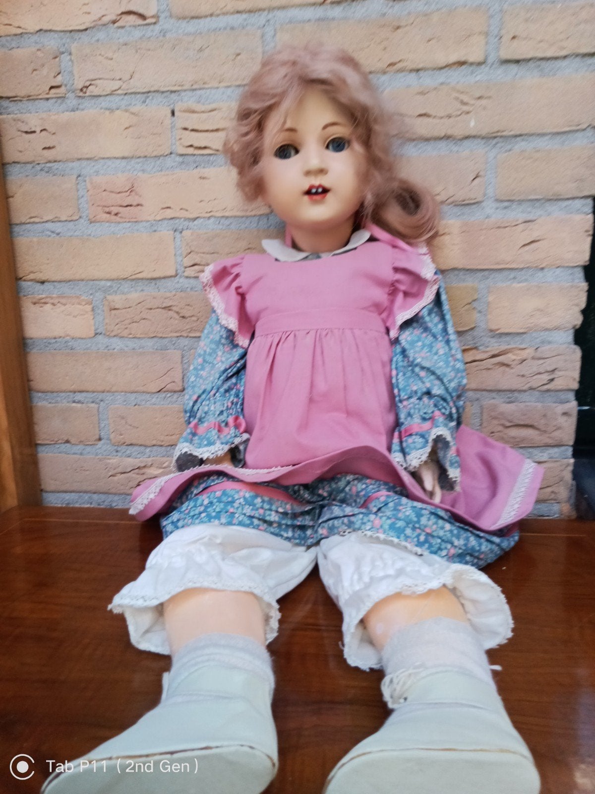 Vintage porseleinen pop met stoffen lijf en kleding, Ophalen, Gebruikt, Pop