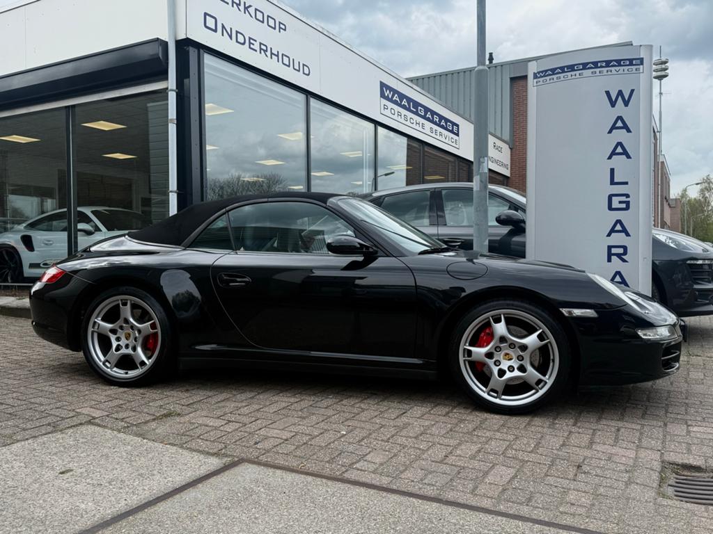 Porsche 911 3.8 Carrera 4S Cabrio AUT 2006 Zwart, Auto's, Porsche, Automaat, Zwart, Cabriolet, 4 stoelen