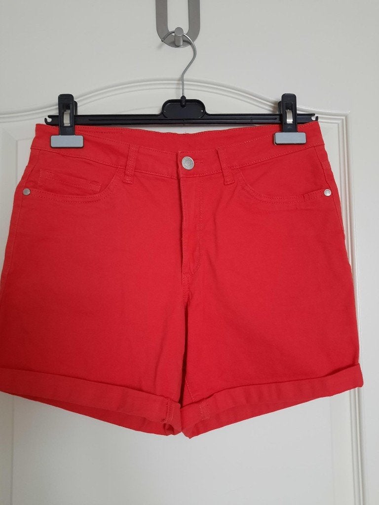 Korte Broek Hema Kleur : Rood Maat : S, Maat 38/40 (M), Kort, Ophalen of Verzenden, Zo goed als nieuw
