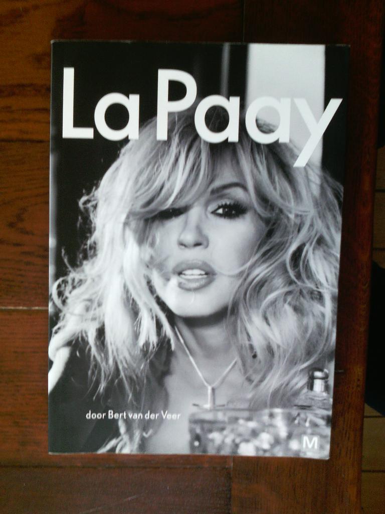 verzamelen- boek La Paay ( Patricia Paay ), Ophalen of Verzenden, Zo goed als nieuw, Boek, Tijdschrift of Artikel