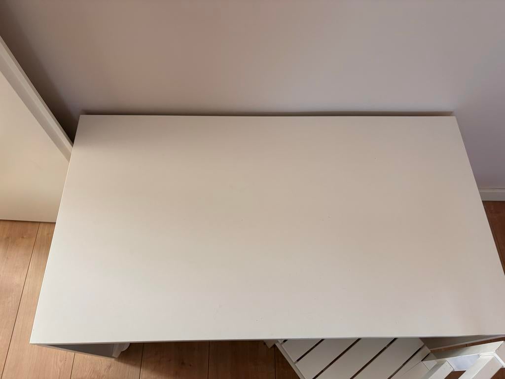 Wit bureau  - Ideaal voor kleine kinderen, Ophalen, Gebruikt, Tafel(s) en Stoel(en)