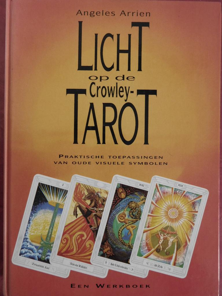 Angeles Arrien Licht op de Crowley-Tarot een werkboek, Boeken, Ophalen of Verzenden, Zo goed als nieuw, Overige onderwerpen, Achtergrond en Informatie