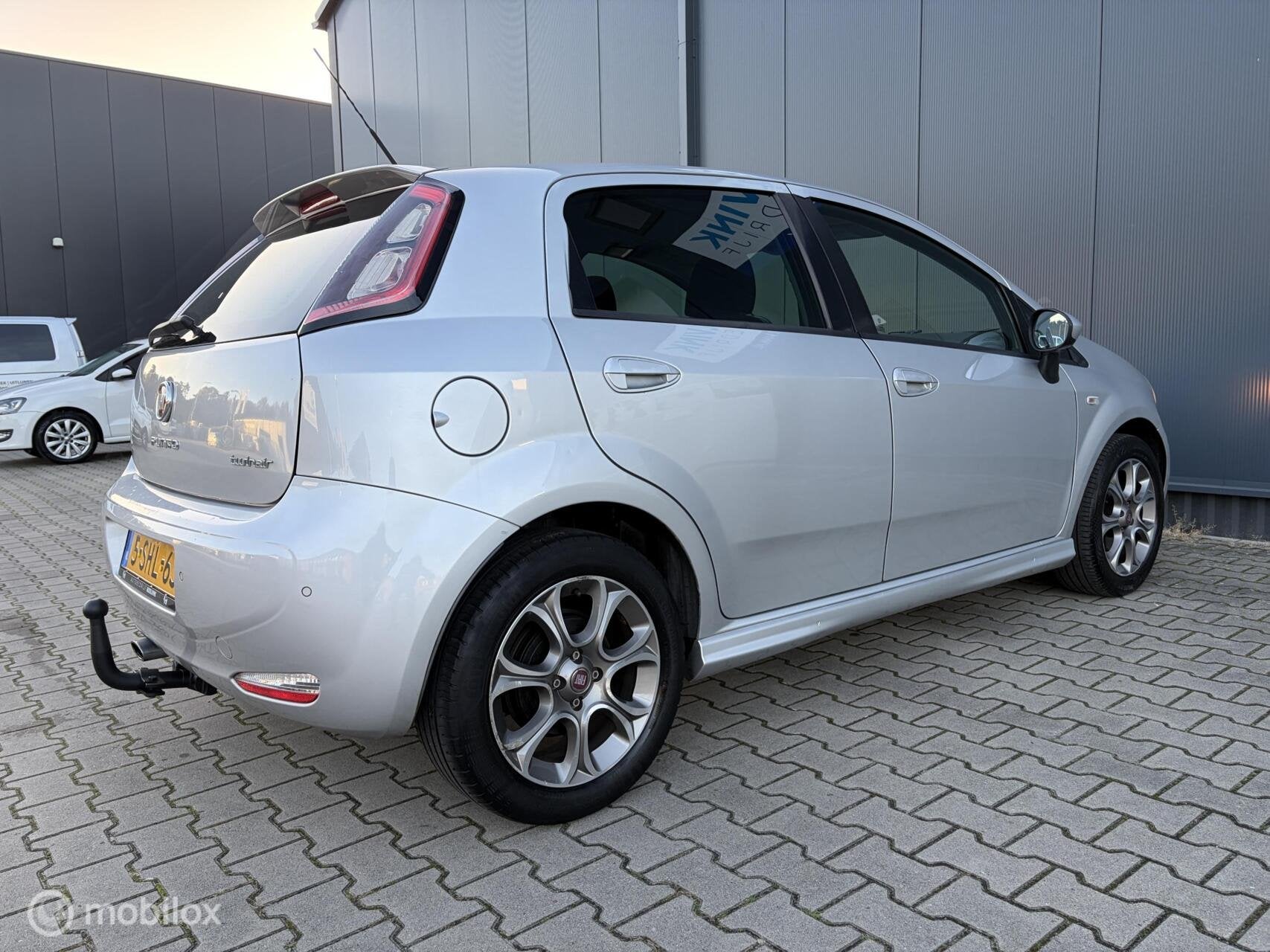 Fiat Punto Evo 0.9 TwinAir Lounge Airco Trekhaak 1ste Eigena, Auto's, Voorwielaandrijving, 86 pk, Gebruikt, Zwart