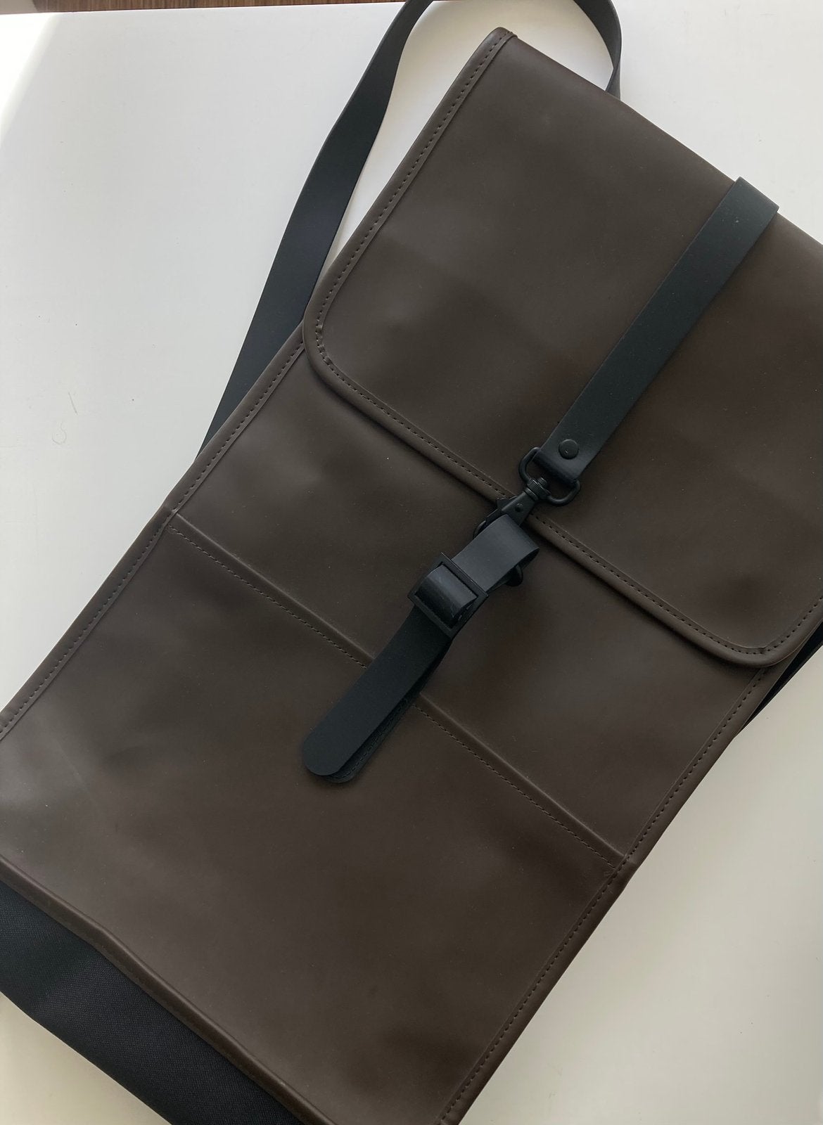 Rains rugzak/ backpack bruin 50x12x30 cm, Sieraden, Tassen en Uiterlijk, Tassen | Rugtassen, 25 tot 40 cm, Ophalen of Verzenden