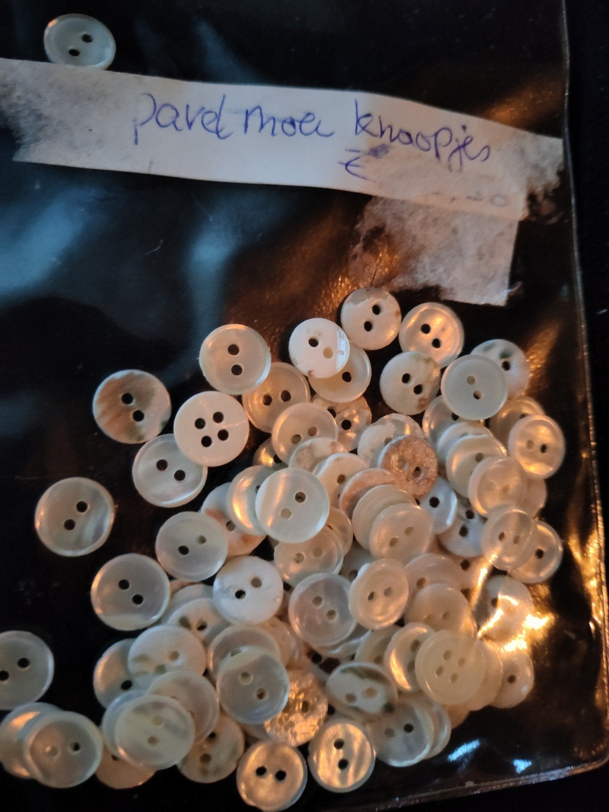 Zak met vintage parelmoer knoopjes, Ophalen of Verzenden, Knoop of Knopen