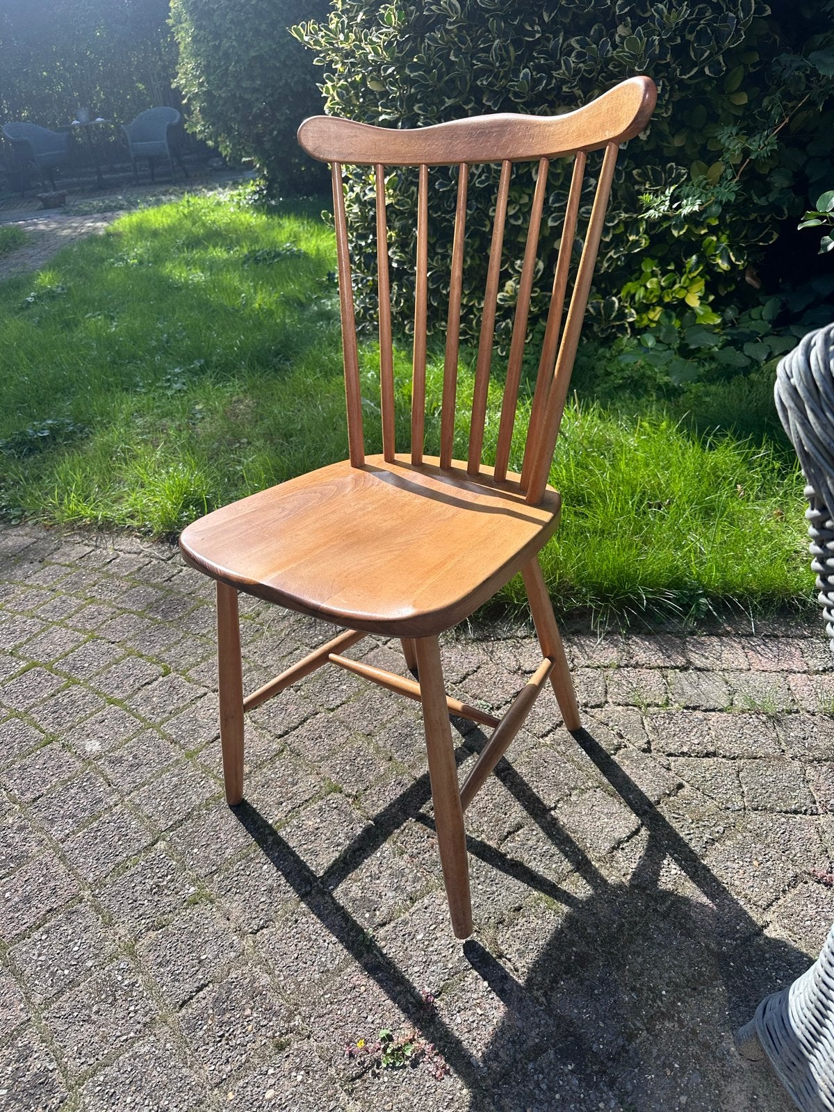Houten Spijlenstoel - Klassiek Design, Huis en Inrichting, Gebruikt, Bruin, Ophalen of Verzenden, Eén