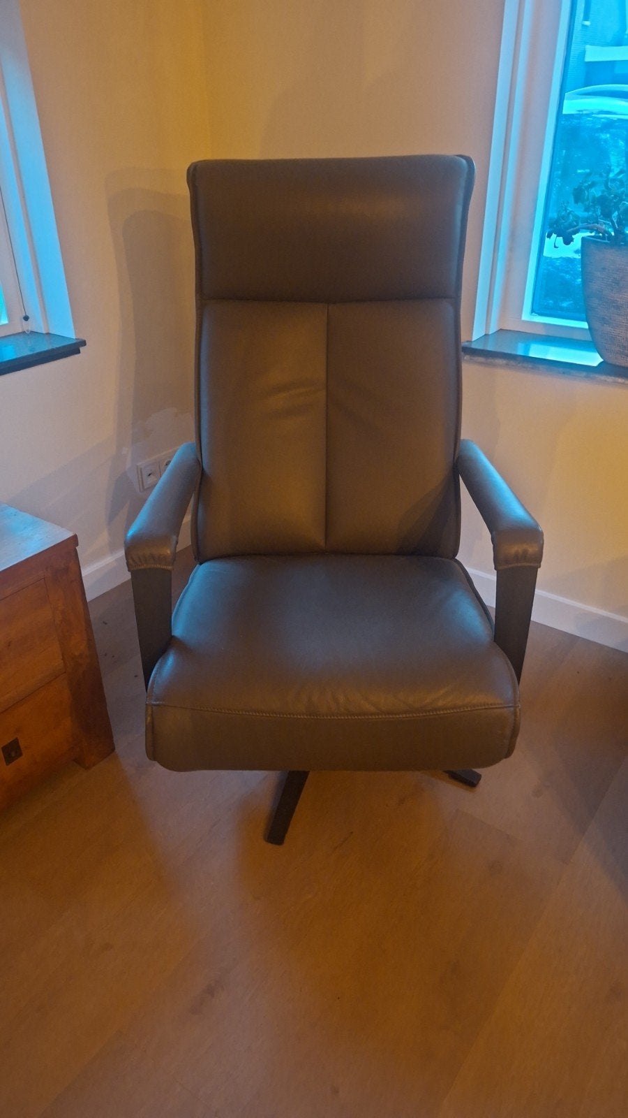 leren  elektrische relax fauteuil zgan, Huis en Inrichting, Ophalen, Strak model, Leer, Zo goed als nieuw
