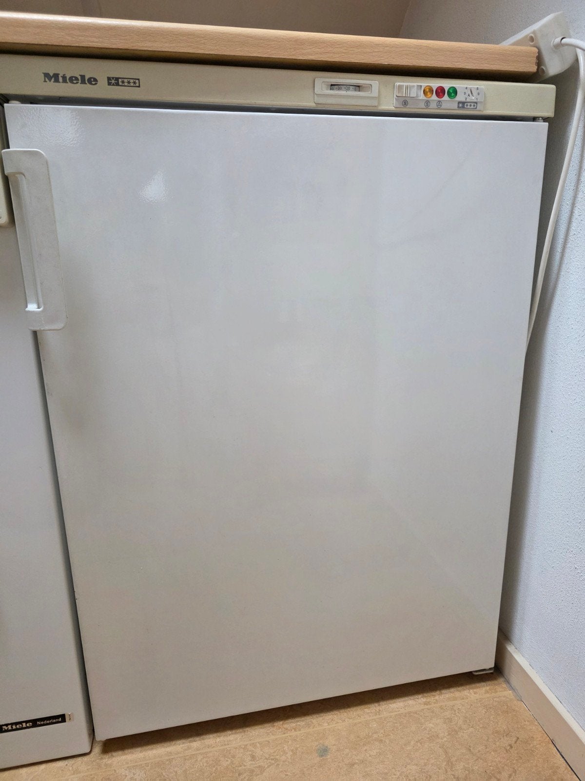 Miele Diepvriezer - Compact en Betrouwbaar, Gebruikt, Minder dan 60 cm, Vrijstaand, Ophalen