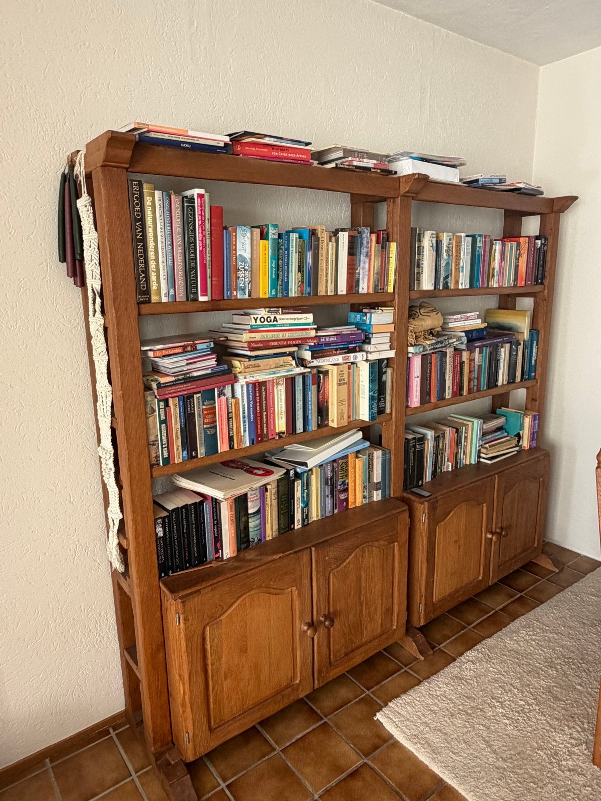 Massief eiken boekenkast met deuren, Huis en Inrichting, Ophalen, Gebruikt, Eikenhout, 200 cm of meer