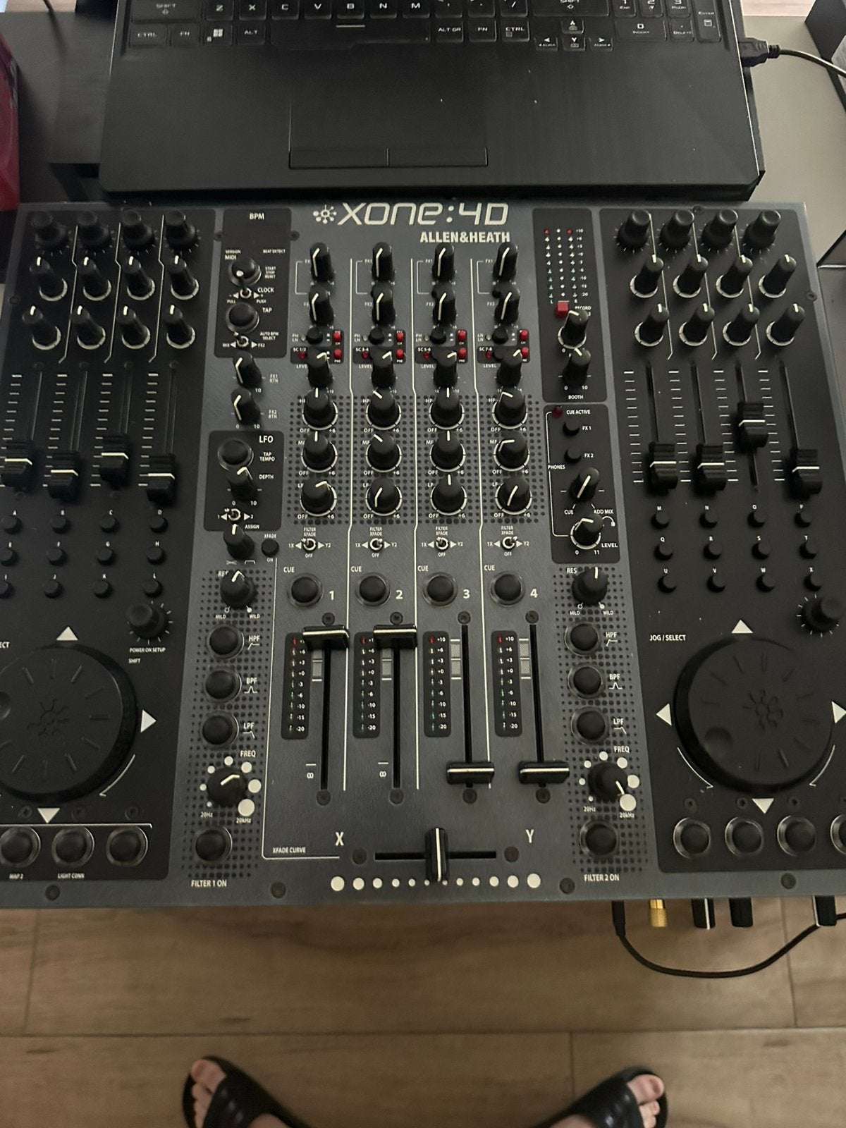 Allen & heath xone 4d, Ophalen of Verzenden, Zo goed als nieuw, Minder dan 5 kanalen