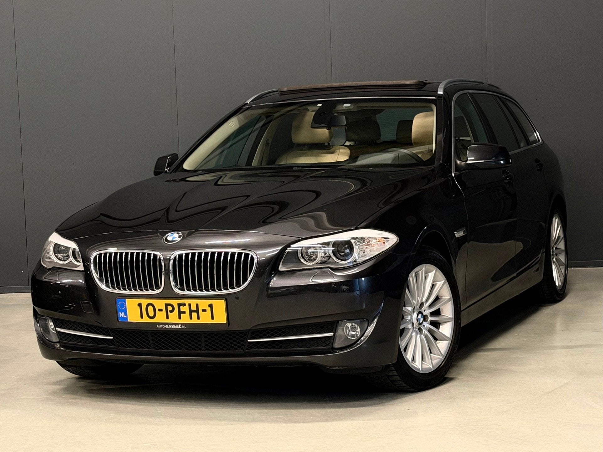 BMW 5-serie Touring 523i Executive AUTOMAAT PANODAK|HEAD-UP|, Auto's, BMW, Euro 5, Achterwielaandrijving, Gebruikt, Beige