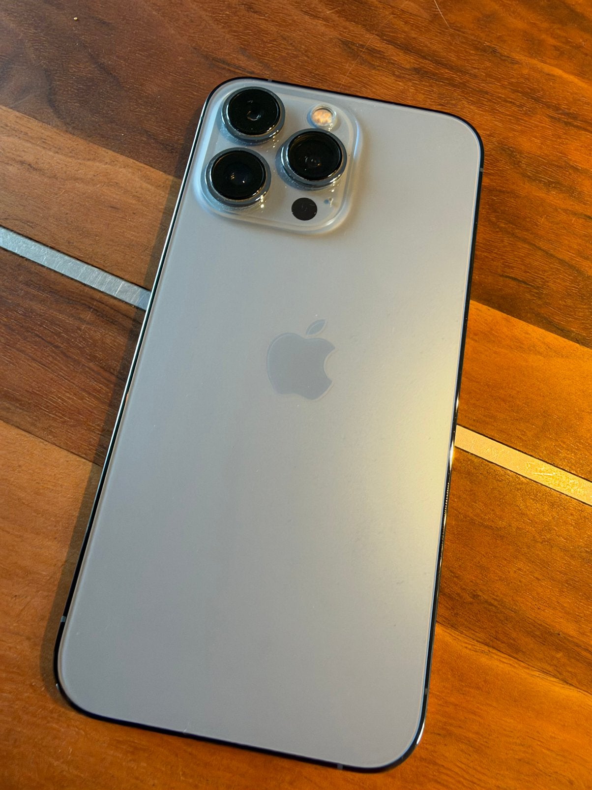 iPhone 13 Pro, lichtblauw