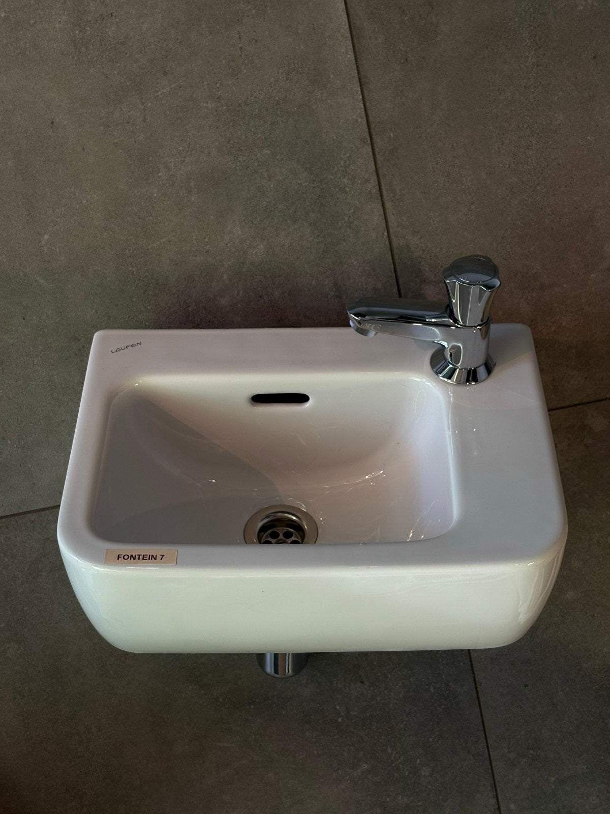 Laufen fontein met kraan - Zo goed als nieuw, Ophalen of Verzenden, Zo goed als nieuw, Wastafel