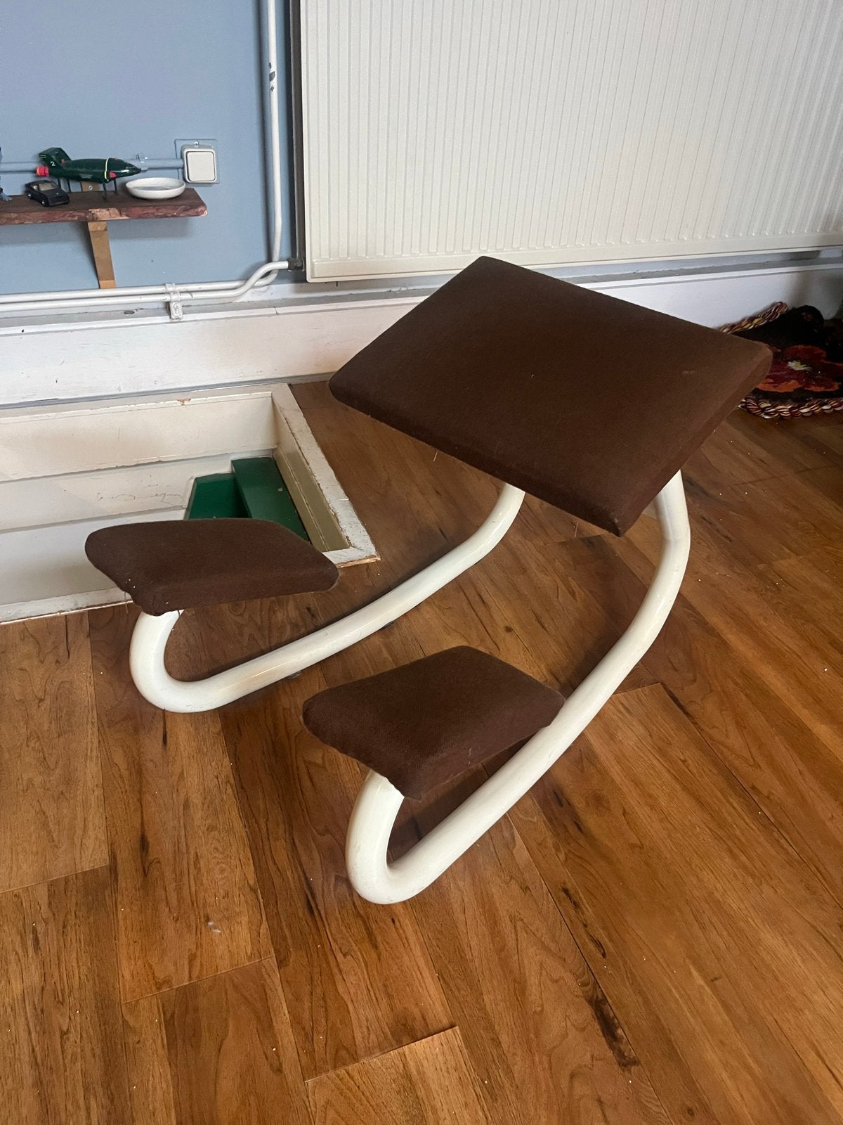 Vintage Ergonomische Kniestoel - Drakufa Kantoormeubelen, Ophalen, Gebruikt, Wit, Bureaustoel