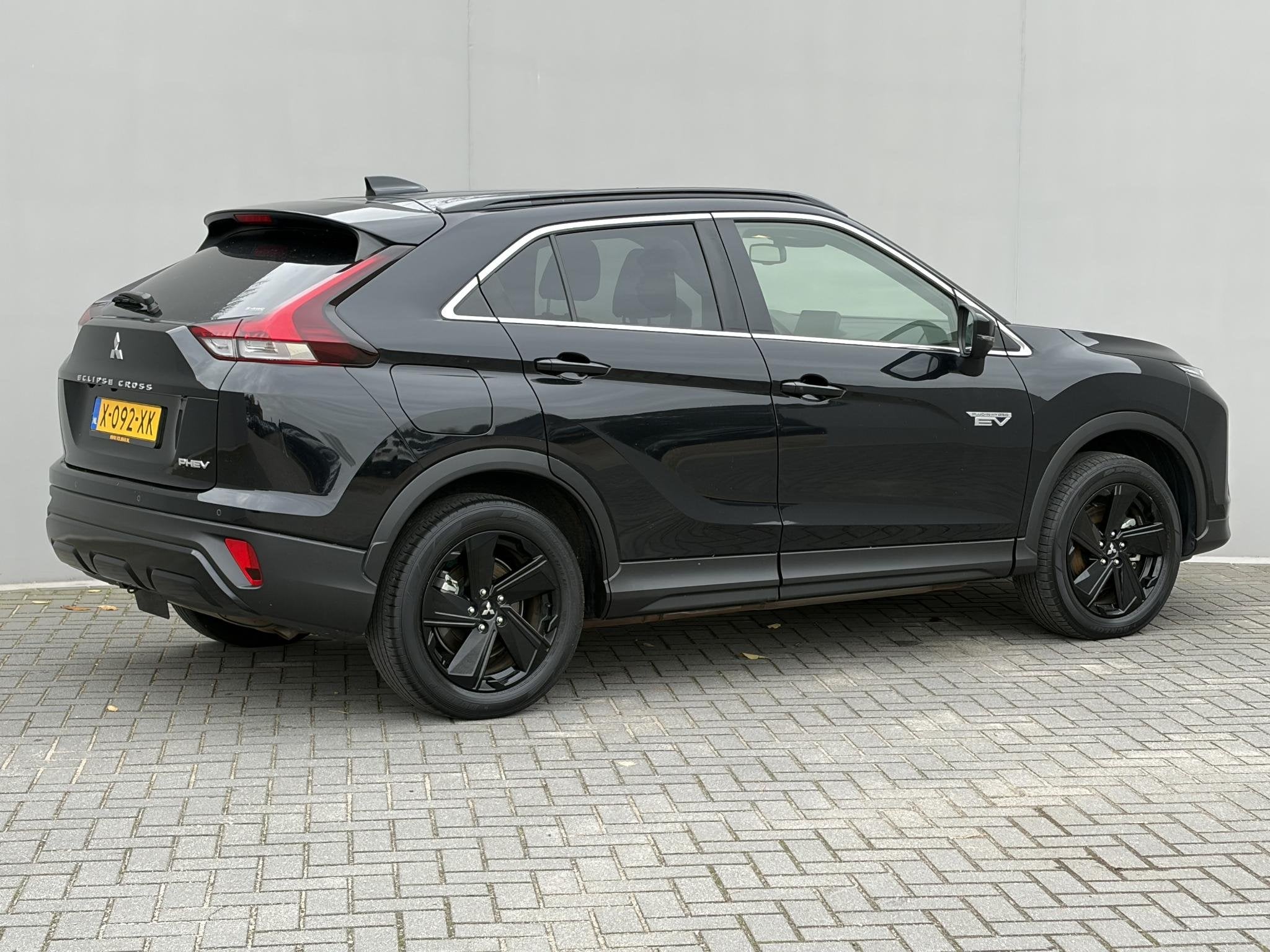 Mitsubishi Eclipse Cross 2.4 PHEV Black Edition / Afneembare, Auto's, Automaat, 14 kWh, Euro 6, 4 cilinders