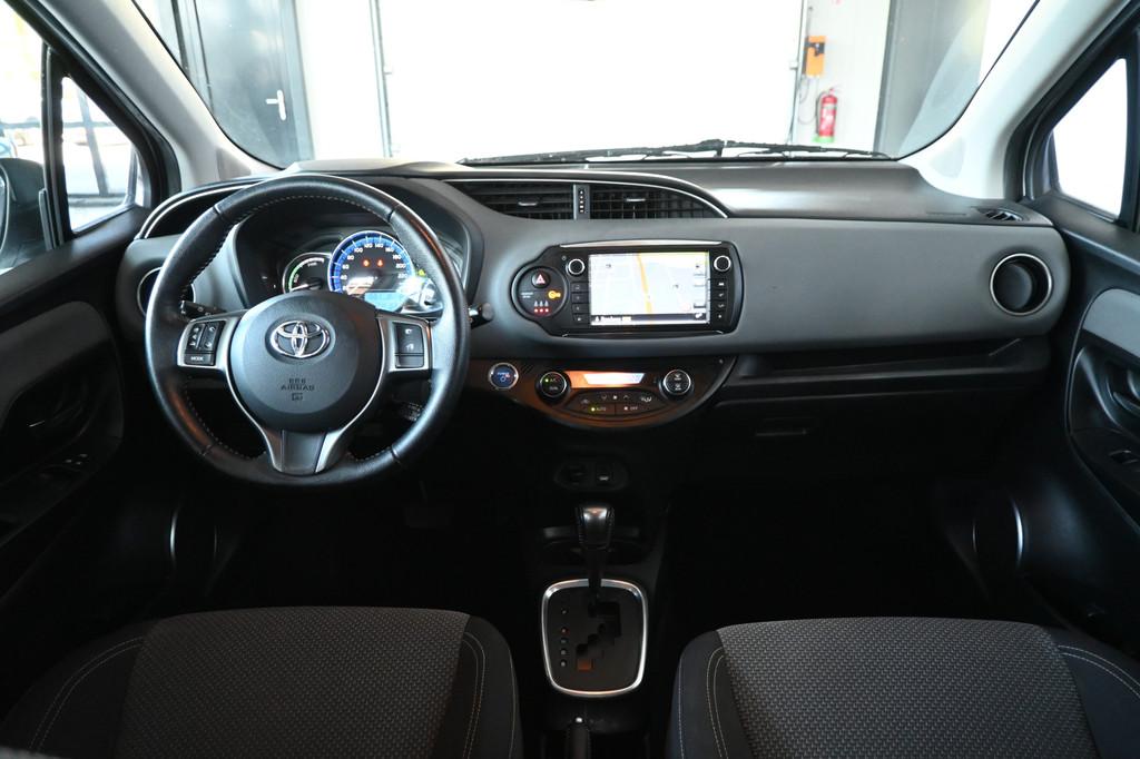 Toyota Yaris 1.5 Hybrid Clima Cruise control Navigatie Camer, Gebruikt, 4 cilinders, Met garantie (alle), 49 €/maand