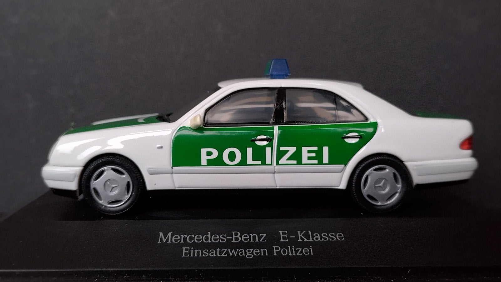 Mercedes Benz E Klasse Polizei 1:43 Herpa Pol, Hobby en Vrije tijd, Overige merken, Auto, Verzenden, .