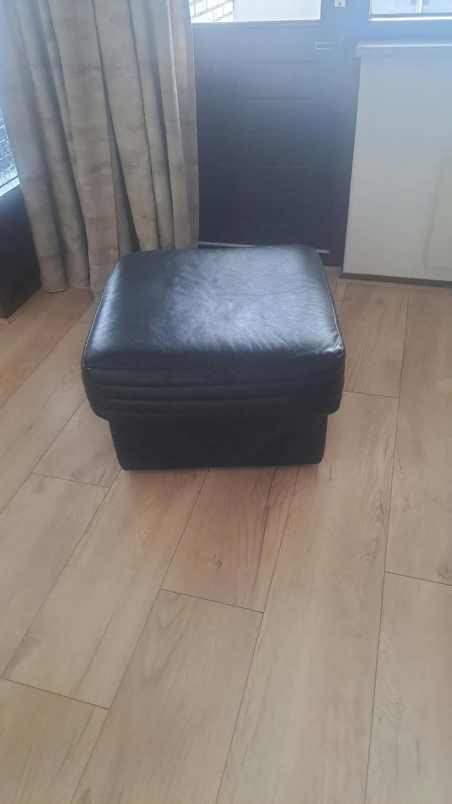 Zwarte leren poef 63x63x49 cm., Ophalen, Gebruikt, Leer, 50 tot 75 cm